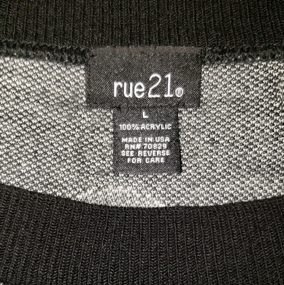 🏷 Rue21 Crop Sweater - Picture 2 of 3